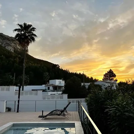 House With Swimming Pool And Amazing Sea And Mountain Views In Montgo, Casa vacanze Dénia