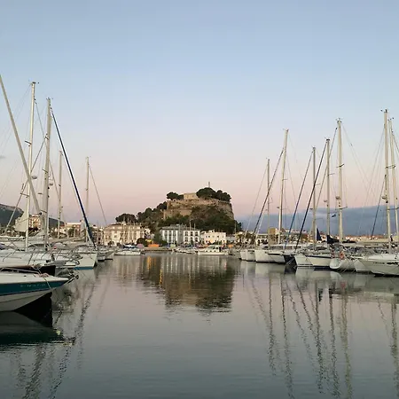 House With Swimming Pool And Amazing Sea And Mountain Views In Montgo, Casa vacanze Dénia